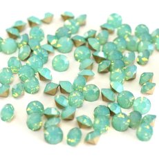 画像1: Vカットストーン グリーンオパール ラウンド 3-5mm［メール便OK］ (1)