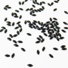 画像2: メタルスタッズ リーフ ブラック/グレイッシュホワイト 1x3mm 約100P［メール便OK］ (2)